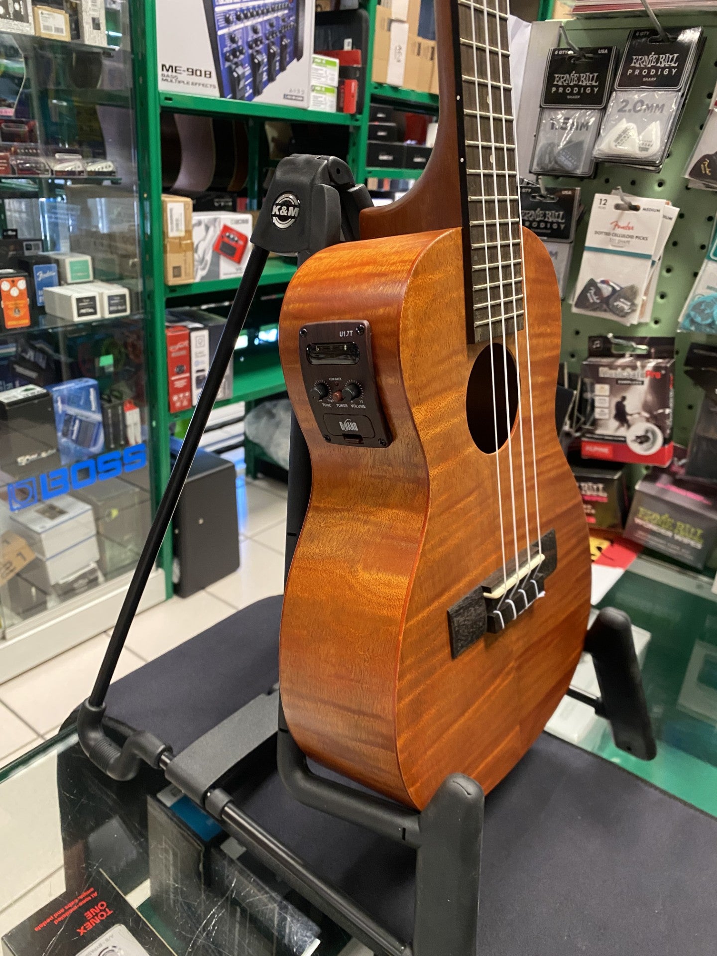 Leho MLUC-XM-TS-E Ukulele Concert elettrificato con borsa