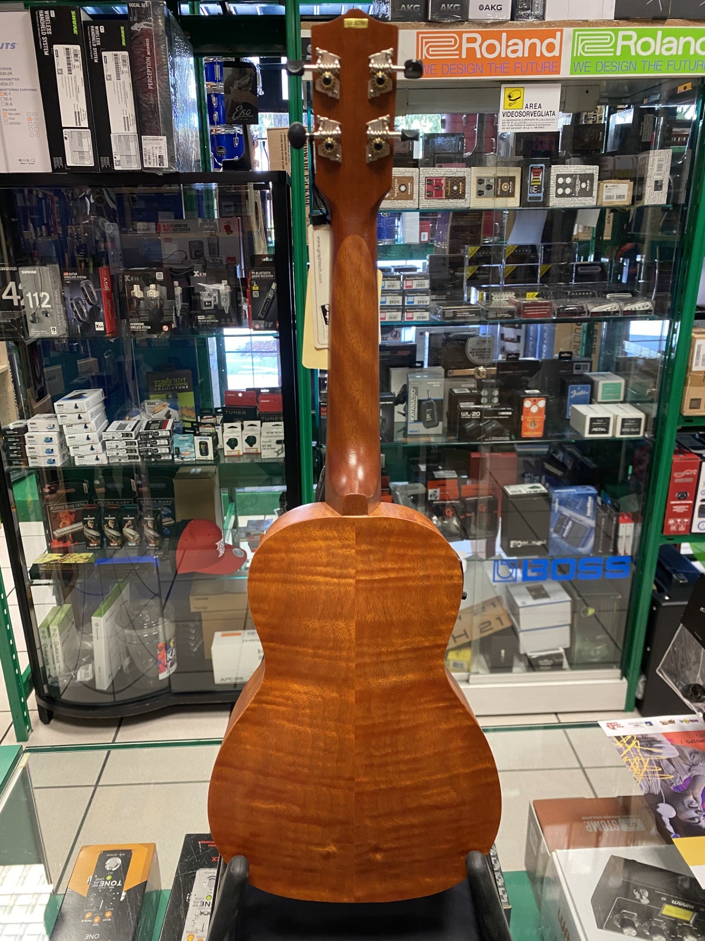 Leho MLUC-XM-TS-E Ukulele Concert elettrificato con borsa