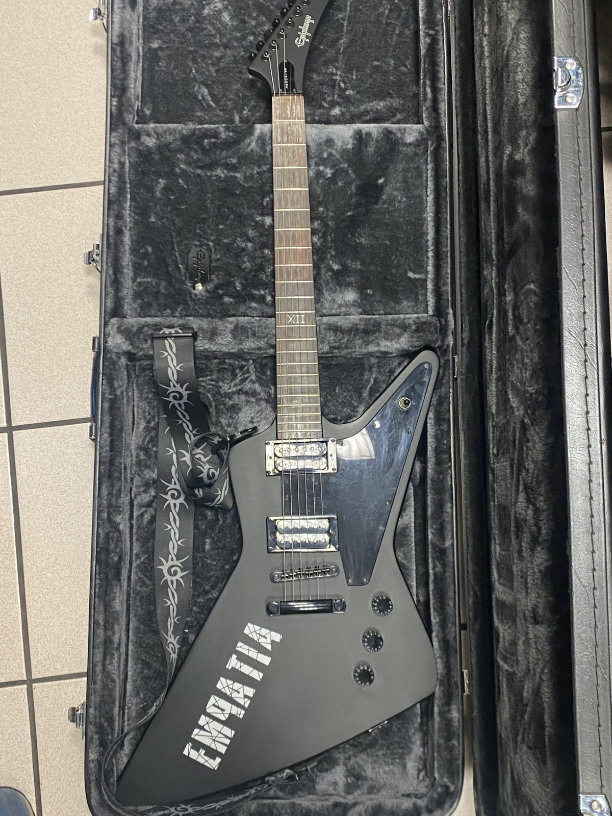 Epiphone Goth Explorer usata con astuccio