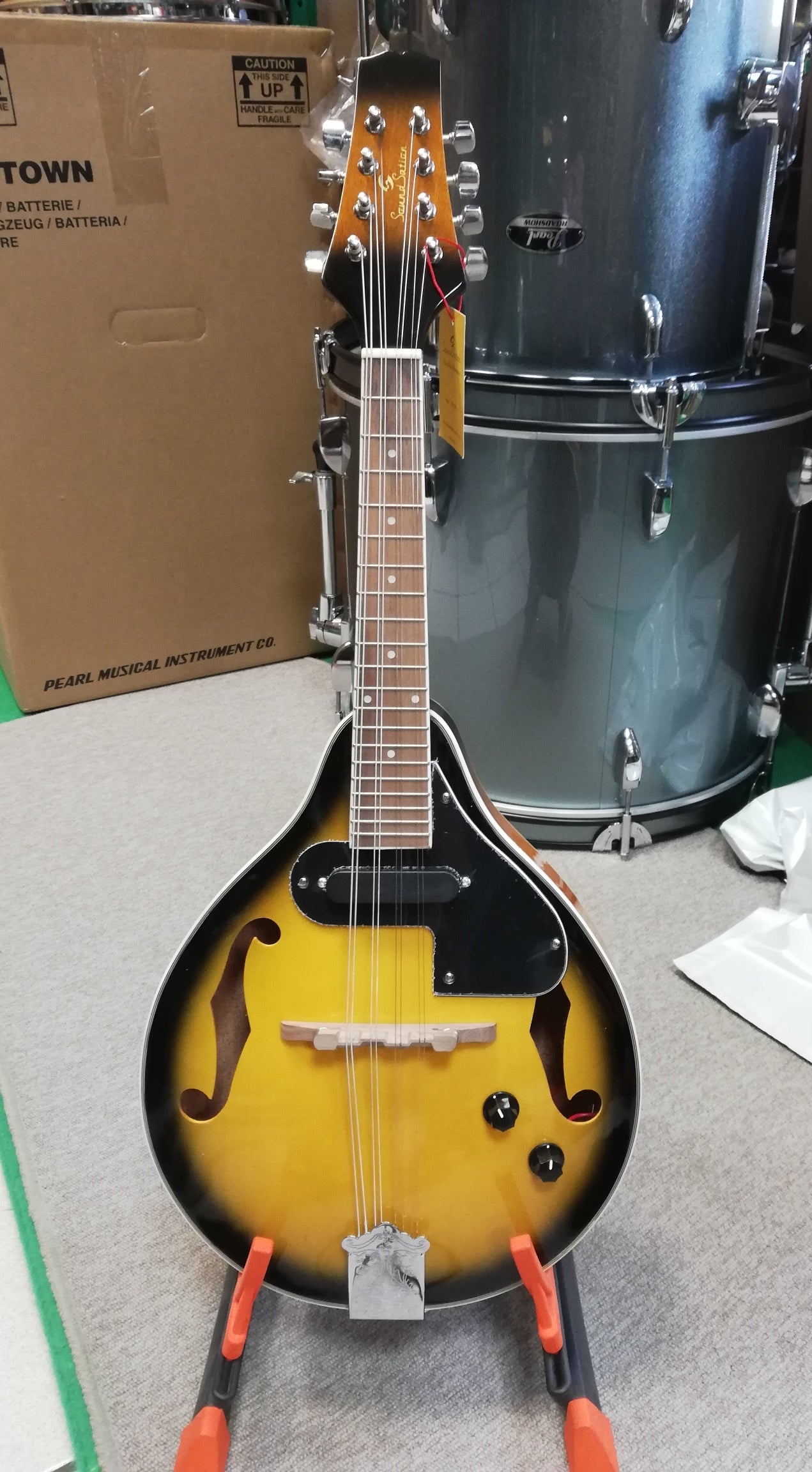 SOUNDSATION BMA-60E VS Mandolino bluegrass elettrificato con top in abete laminato