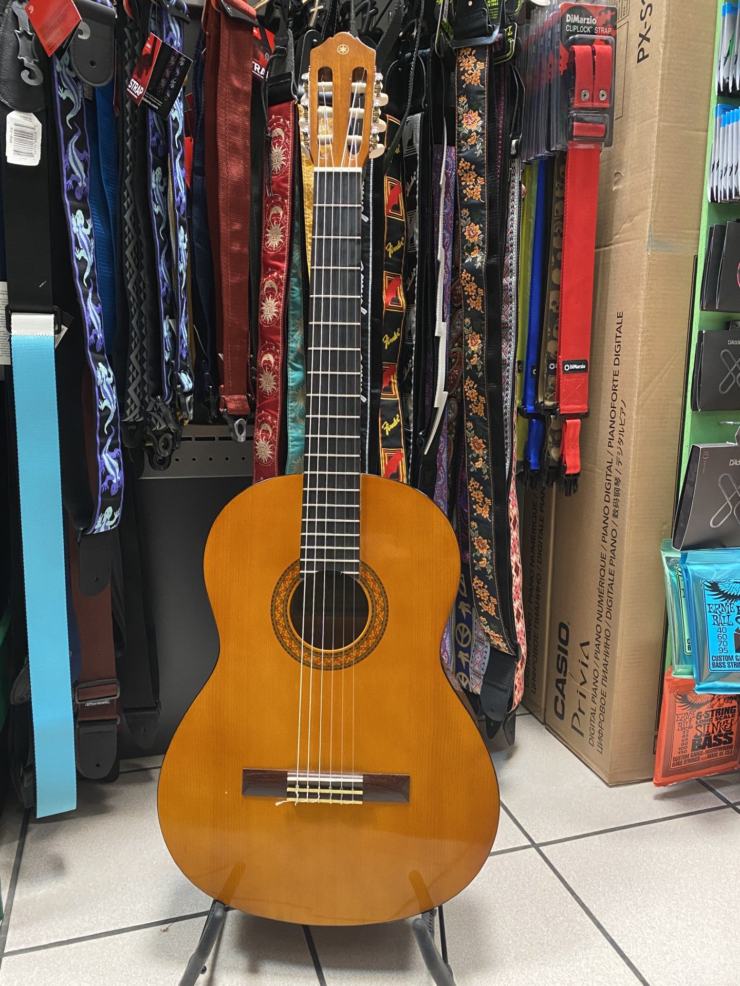 YAMAHA C40 CHITARRA CLASSICA 4/4 Usata