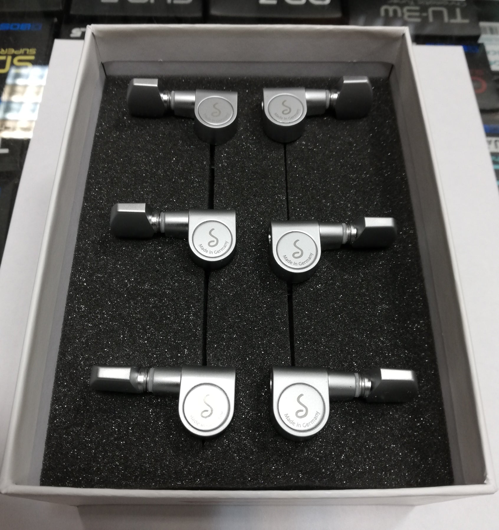 Schaller M6 Pin Satin Chrome 3L+3R Set meccaniche per chitarra