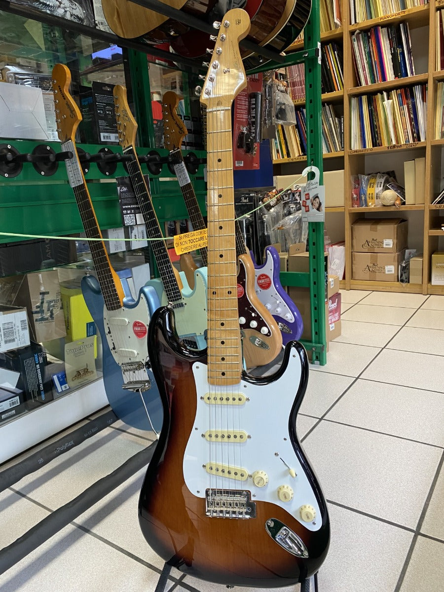 Fender Vintera '50s Stratocaster Modified, Maple Fingerboard, 2-Color Sunburst Usata con Gig Bag