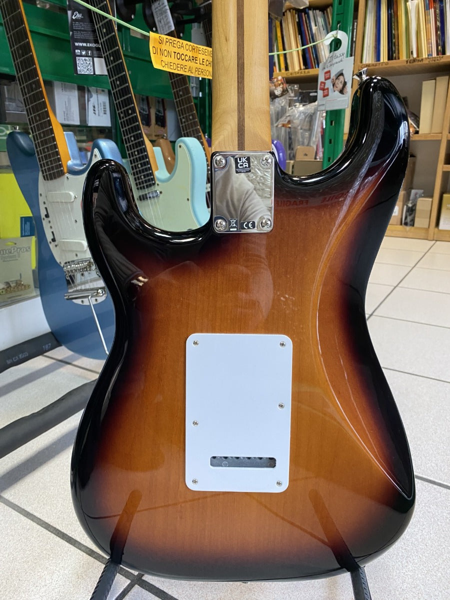 Fender Vintera '50s Stratocaster Modified, Maple Fingerboard, 2-Color Sunburst Usata con Gig Bag
