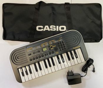 Casio SA-51 Tastiera con 32 Tasti Mini -Black/White con borsa e alimentatore