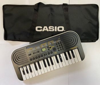 Casio SA-51 Tastiera con 32 Tasti Mini -Black/White con borsa