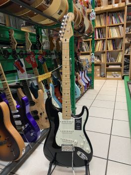 Fender Player Stratocaster, Maple Fingerboard, Black Usata 